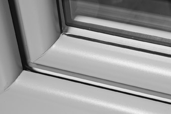activPilot Comfort je tehnologija paralelnega odmikanja krila v okvirju okna - vzporedeni odmik okna.